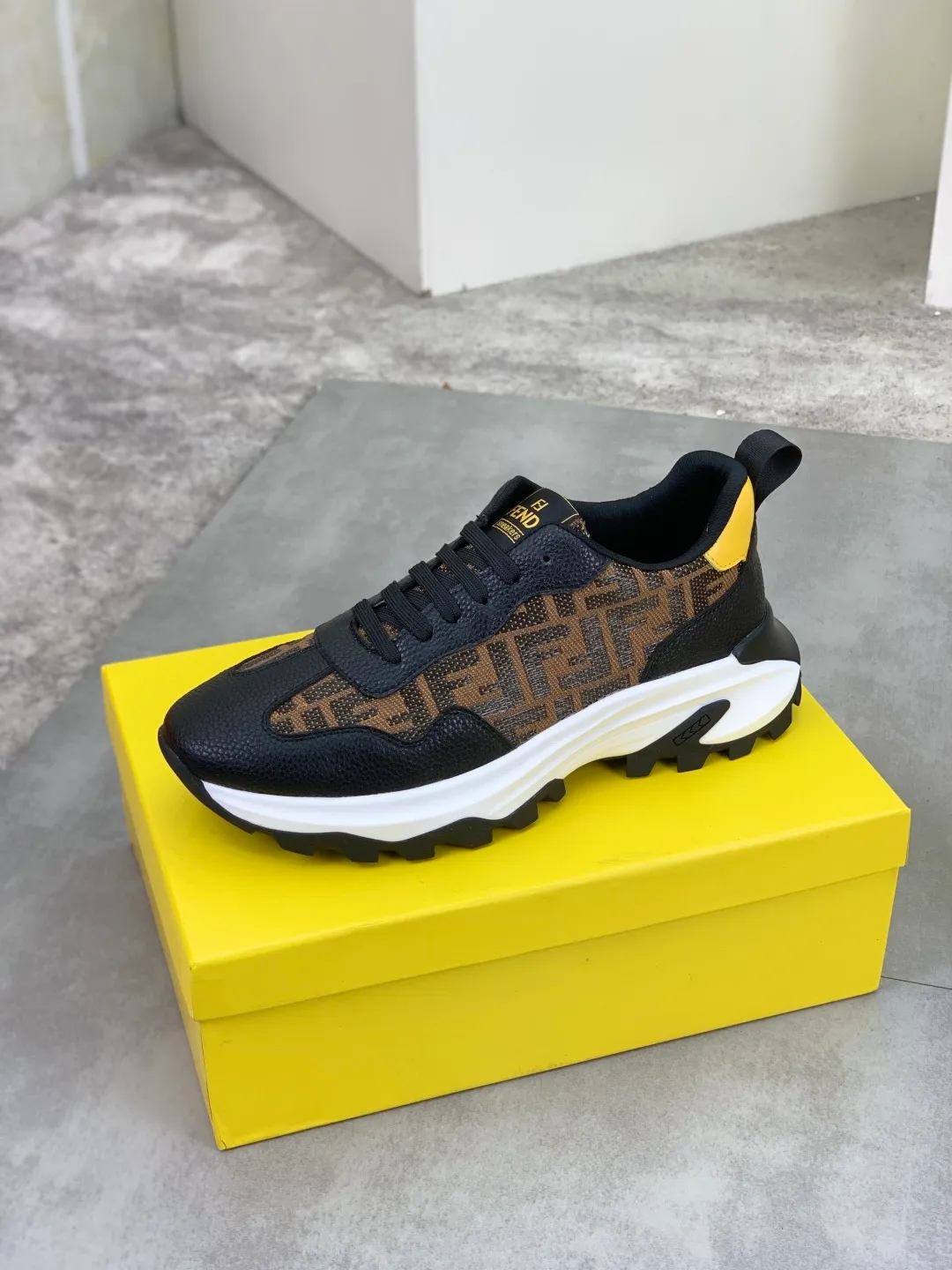 ​Men's shoes 💰P440 💰【New】Little monster 🆘 New FENDI 🕶️🕶️Simple routing effect, showing an elegant and cool driving shoe 🎬Using imported calfskin + first-layer pigskin lining🐂Excellent material🎬Detailed workmanship 🤗Comfortable foot feel➰➰. ​Pair it with any outfit to show your taste and temperament, low-key luxury ♻️Design ​simple and elegant ​noble and fashionable 🍃​Very loved and favored by trendy men 💓❤️Size: 38-44 (45 customized) 3️⃣ colors available